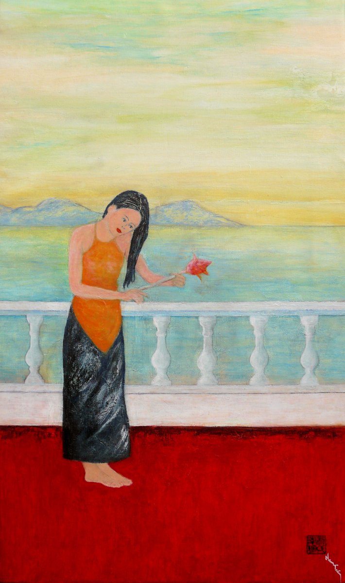 Jeune femme sur le balcon
